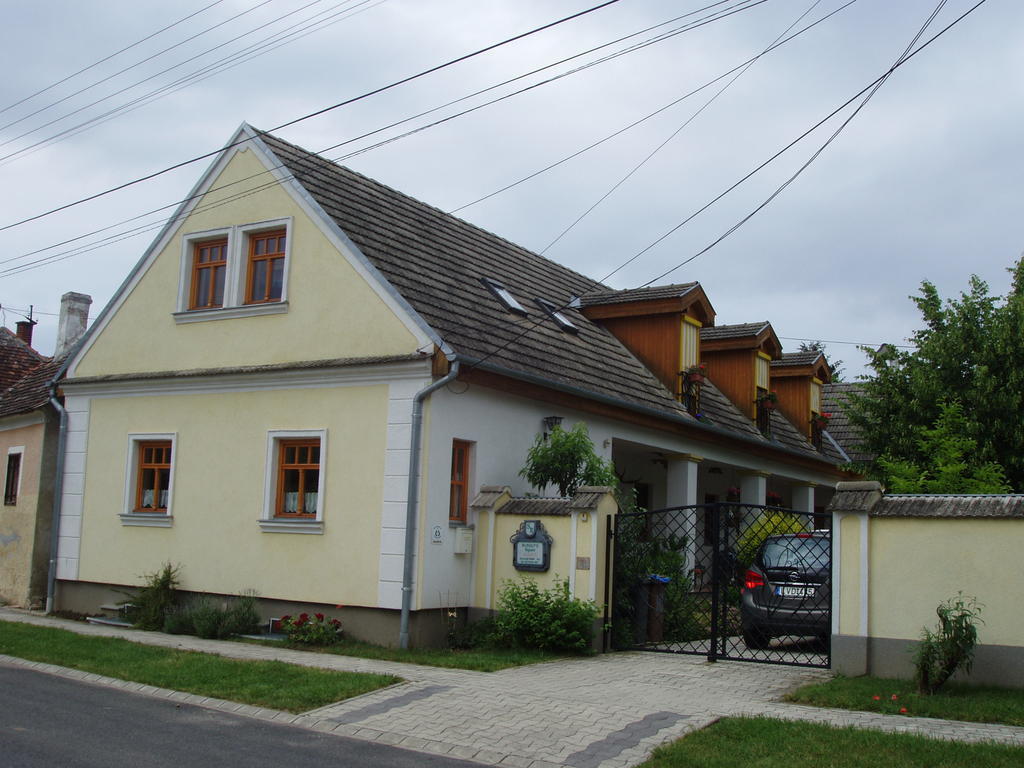 Rudolf'S Fogado Hotel Zsira Екстериор снимка