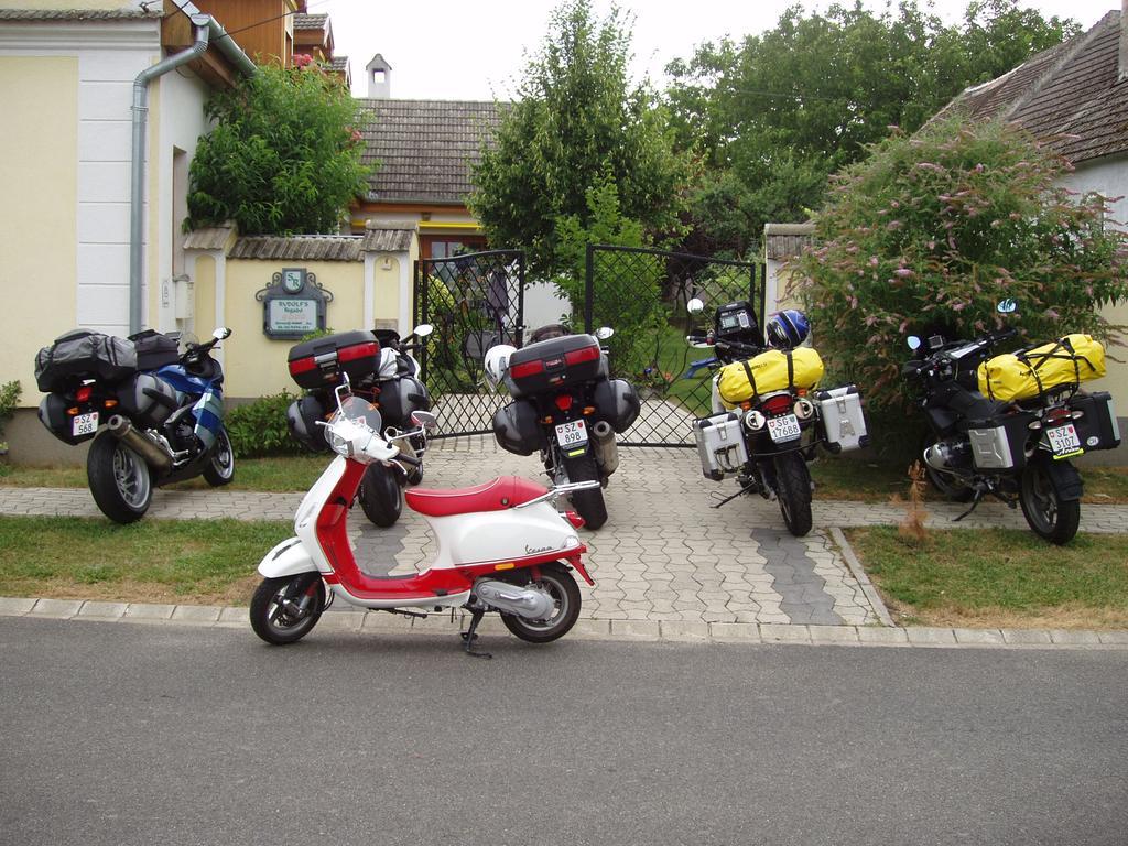 Rudolf'S Fogado Hotel Zsira Екстериор снимка